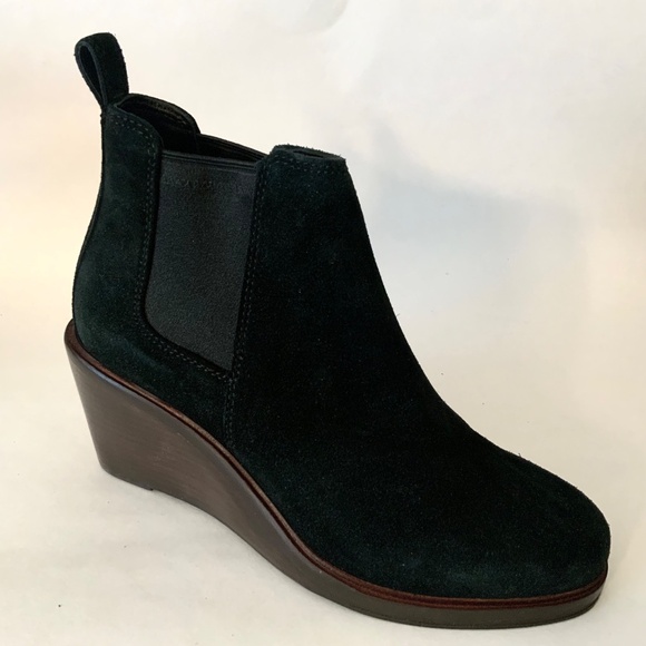 Clarks Women's Clarkdale 2 Top Black Suede Wedged Bootie Chelsea Ankle Boots 9 - Picture 2 of 10